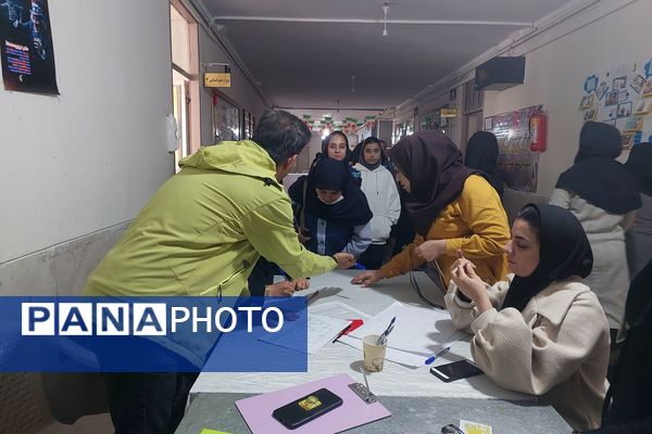 برگزاری مسابقات بازی‌های فکری رویش در دبیرستان شهید محمد تقی دستغیب ناحیه ۳شیراز 