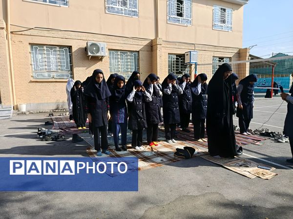 اقامه نماز باران در دبیرستان دخترانه یک وکیلی 3