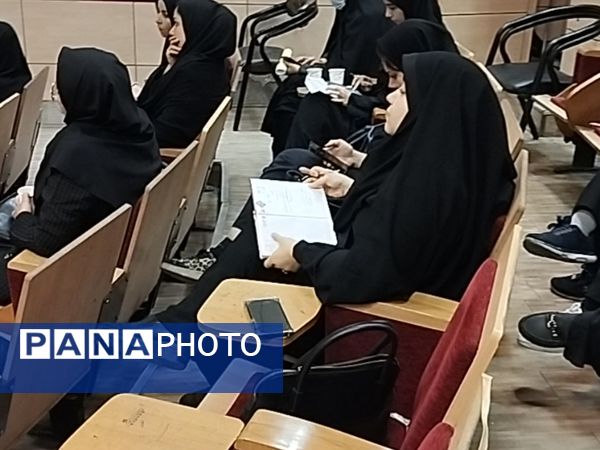 اولین گردهمایی دبیران و مدرسین درس تفکر و زندگی در کانون فارابی 