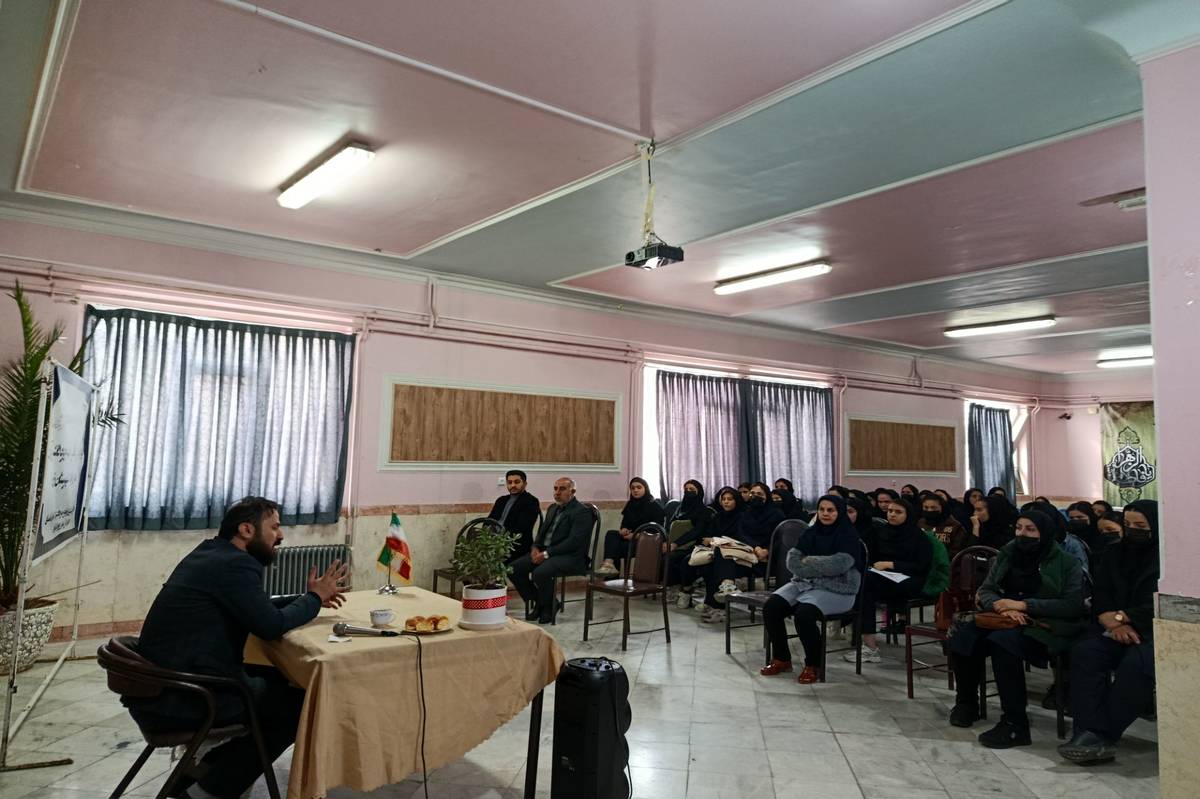 آشنایی نوجوانان با حقوق و تکالیف قانونی، آنان را برای حضور فعال و مسئولانه در جامعه آماده می‌کند