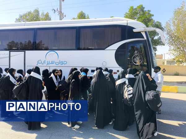 اعزام دانش‌آموزان دختر مدارس سندرک به مناطق عملیاتی جنوب کشور