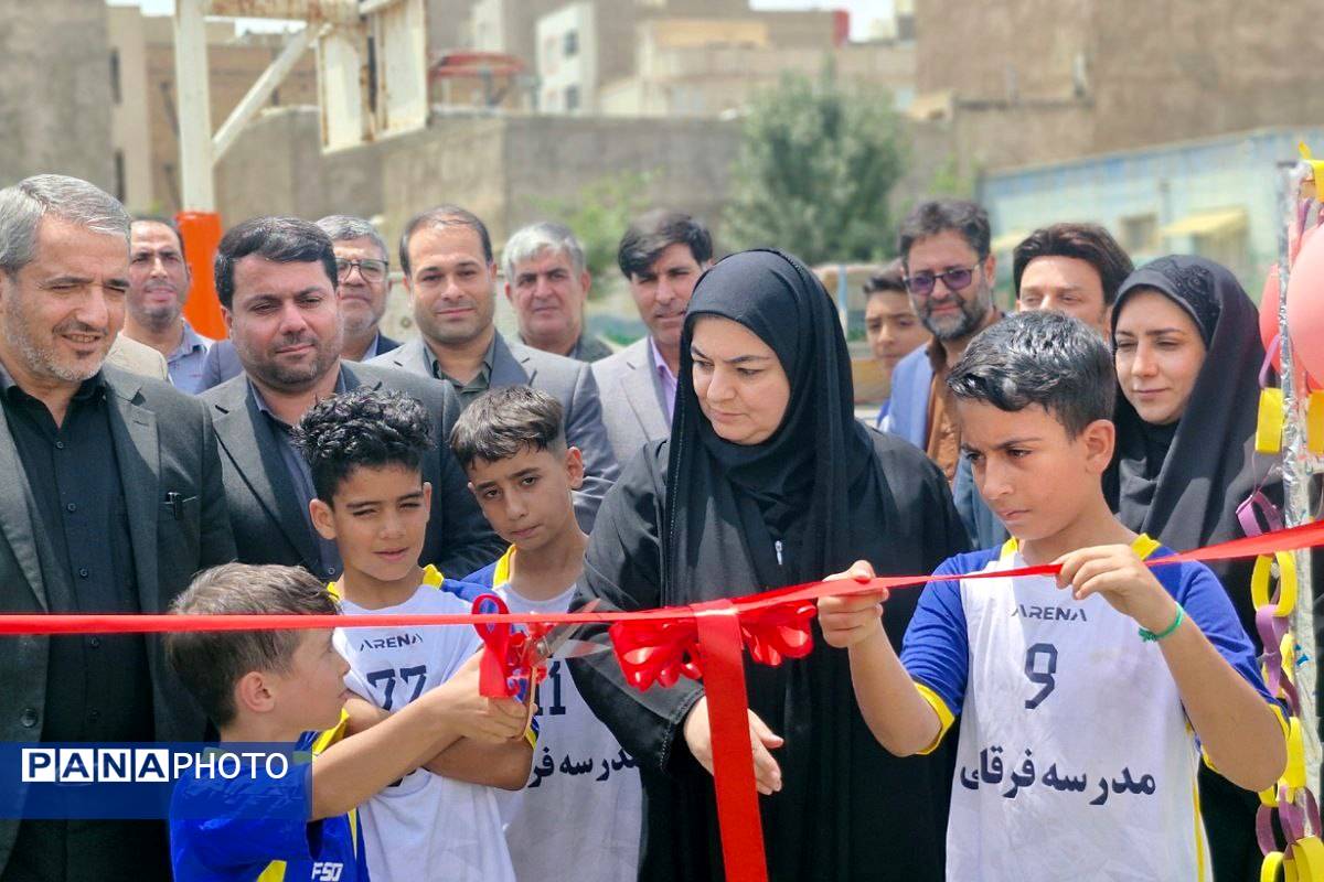 آیین افتتاح زمین چمن مصنوعی در قرچک