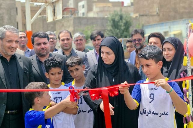 آیین افتتاح زمین چمن مصنوعی در قرچک