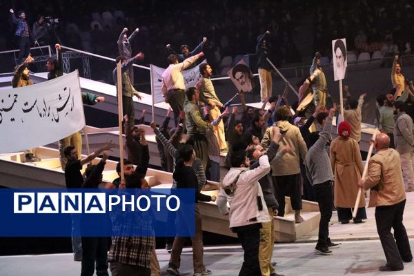 اجرای نمایش «راهبندان» در سومین شب از کنگره ملی 5580 شهید استان البرز