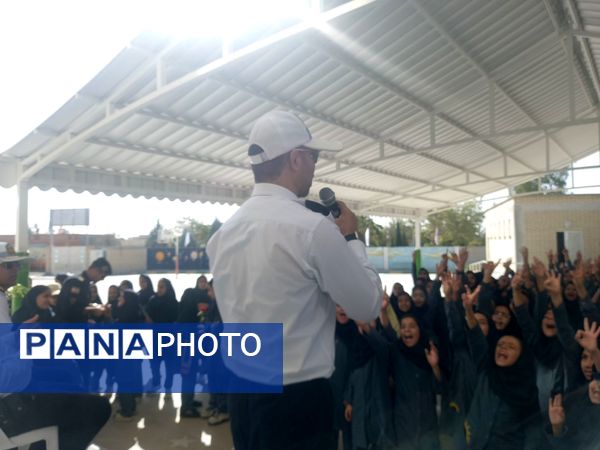 گرامیداشت هفته نیروی انتظامی در دبستان فرهنگ فرازمند