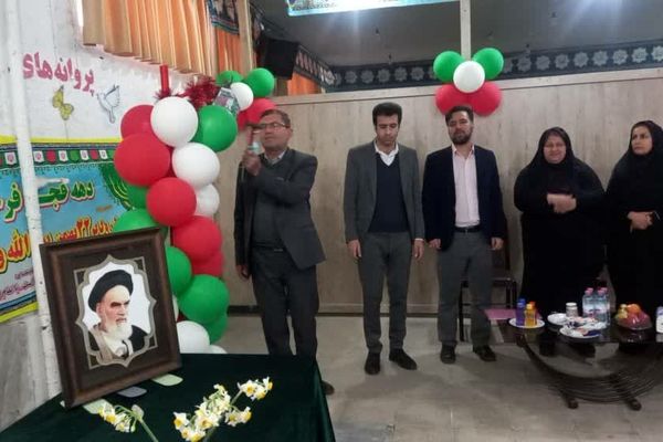 برگزاری مراسم زنگ انقلاب همزمان با سراسر کشور در مدارس ناحیه 2 شیراز 