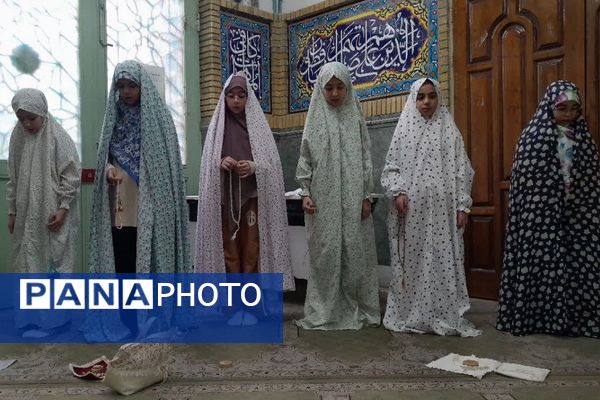 ورود دانش‌ آموزان دختر ناحیه دو شهرری به مراسم معنوی اعتکاف 