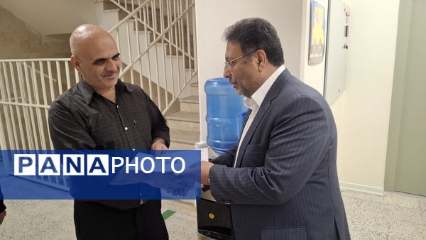 مدیر آموزش‌وپرورش منطقه ۱۴ تهران از کارکنان مدرسه اتیسم راد تقدیر کرد