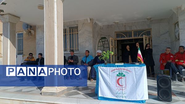 نواختن زنگ زلزله در دبیرستان کوشش شهرستان فاروج 