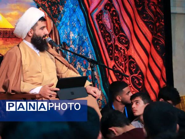 جلوه‌ای از اعتکاف دانش‌آموزی در مسجد امام علی‌بن‌ابی‌طالب (ع)