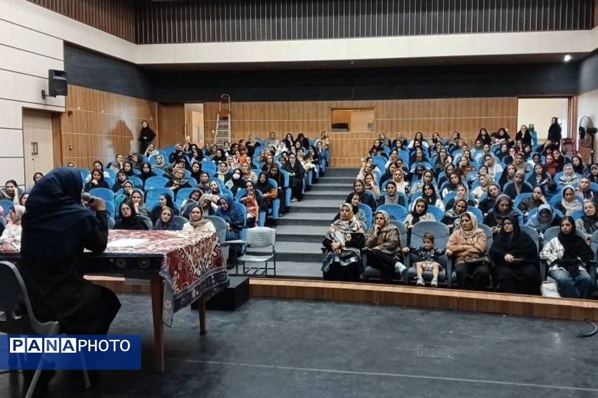 با هم به رنگ فرهنگ و آگاهی در دبستان هدی