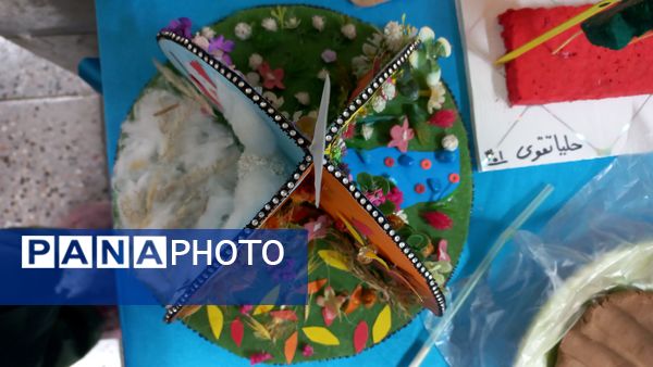 نمایشگاه هفته پژوهش در دبستان شاهد تحقیقی ناحیه ۶