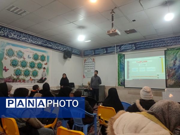 جلسات هم‌اندیشی دانش‌آموزان کانونی دردبیرستان امام خمینی کاشمر