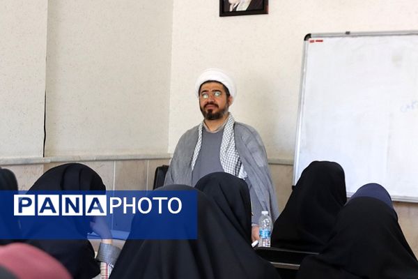 نشست بصیرتی و تربیتی با محوریت عفاف و حجاب در اداره آموزش و پرورش شهرستان اسلامشهر
