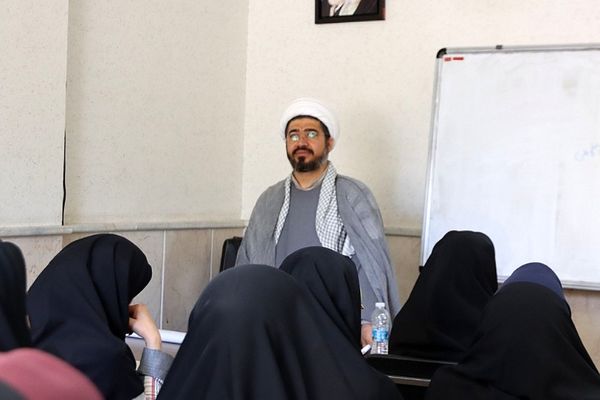 نشست بصیرتی و تربیتی با محوریت عفاف و حجاب در اداره آموزش و پرورش شهرستان اسلامشهر