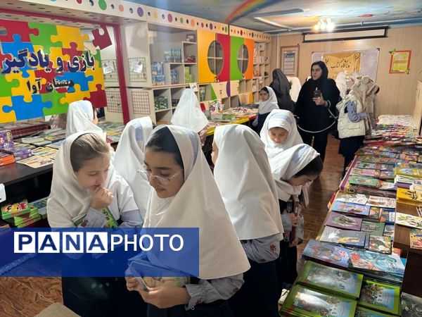 گرامیداشت هفته کتابخوانی در دبستان آوا 