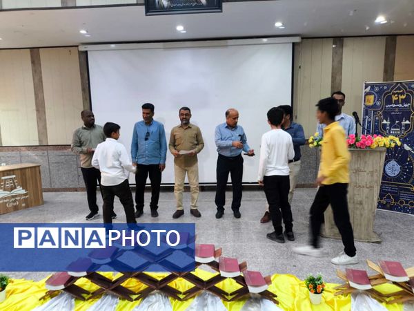 اعزام دانش‌‌آموزان سندرک به مسابقات استانی قرآن، عترت و نماز