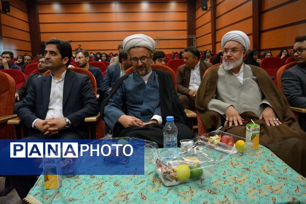 نشست هم‌اندیشی معاونین پرورشی، روحانیون امین و ائمه جماعات در بهارستان‌دو