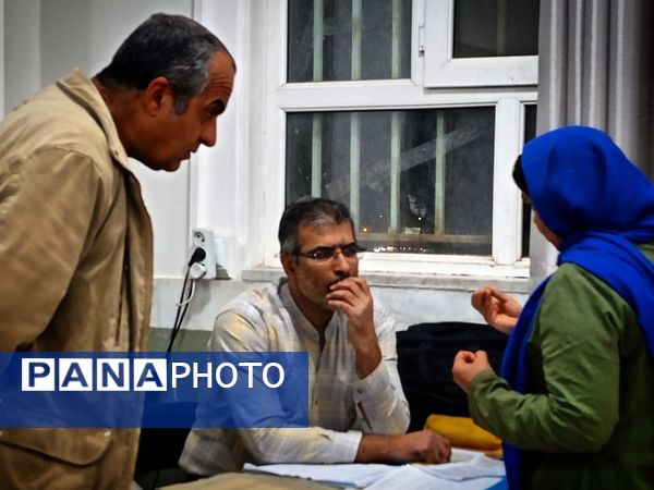 تحویل کارنامه هشدار دانش آموزان به اولیا دبیرستان میثاق