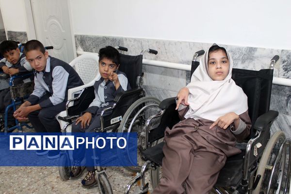 بازدید مدیرکل آموزش و پرورش استان خراسان رضوی از مدرسه خدیجه ی کبری (س) 
