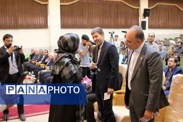 آیین کلنگ‌زنی ۱۶ مدرسه خیرساز در کاشان؛ مشارکت مردمی، حمایت دولتی
