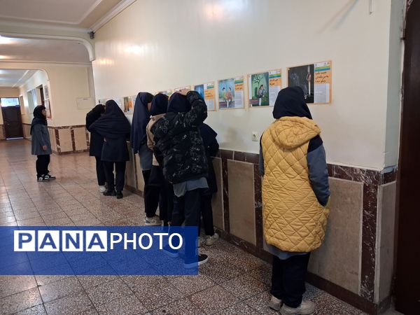 نمایشگاه سیار مدرسه‌ای با عنوان پیشگیری از اعتیاد 