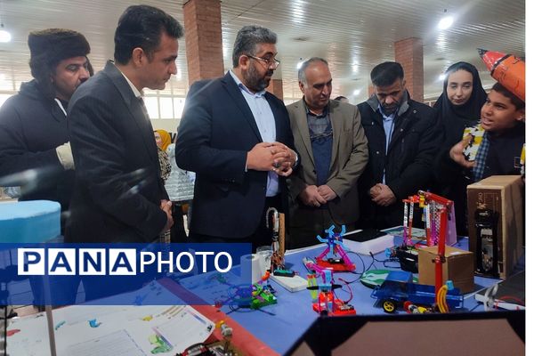 درخشش خلاقیت دانش آموزان قدسی در نمایشگاه دستاوردهای فناورانه و پژوهشی