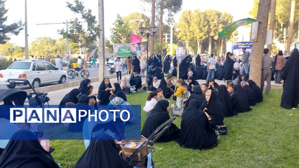 همایش بزرگ پیاده‌روی خانوادگی به‌مناسبت هفته دفاع مقدس در خلیل آباد 
