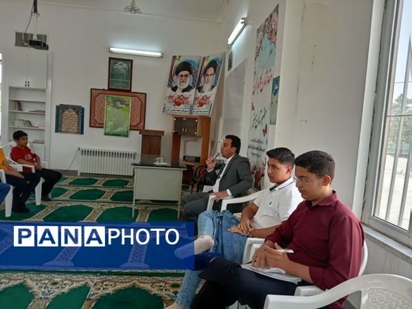 حضور جمعی از اعضای دبیرستان نمونه آیت‌الله خامنه‌ای در مدرسه نمونه دانش