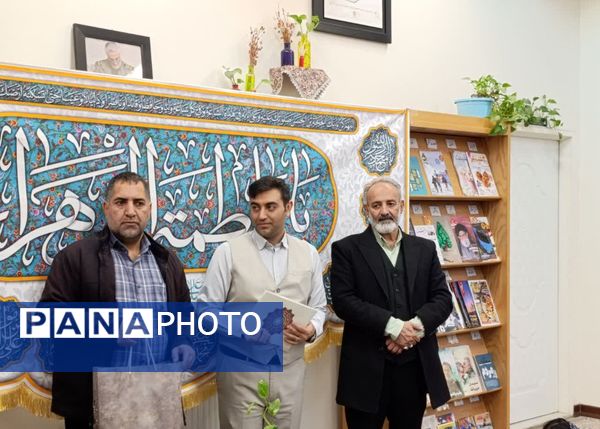 تقدیر از مادر شهید مهدی زاهدلویی در کتابخانه امام علی(ع) قم