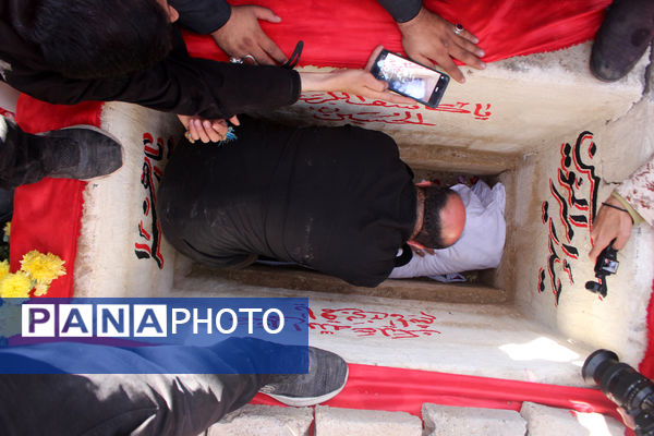 جلوه‌هایی از حضور نوجوانان در مراسم تشییع و خاکسپاری شهدای گمنام