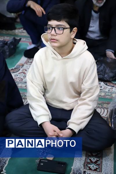 نهج‌البلاغه‌خوانی نماز‌گزاران کمالشهر پیش از خطبه‌های نماز 