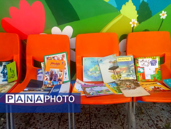 نمایشگاه کتاب به مناسبت هفته کتاب و کتابخوانی در دبستان کبری سرشته