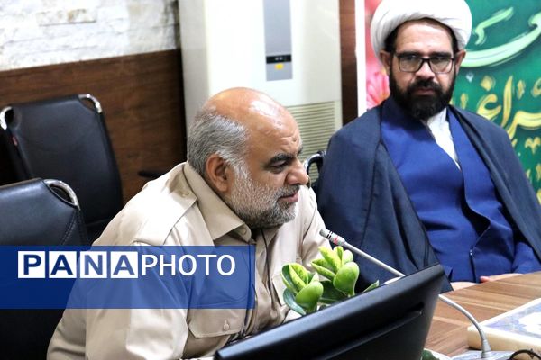 گرامیداشت هفته معلم با تجلیل از فرهنگیان آموزش و پرورش منطقه ۱۴ 