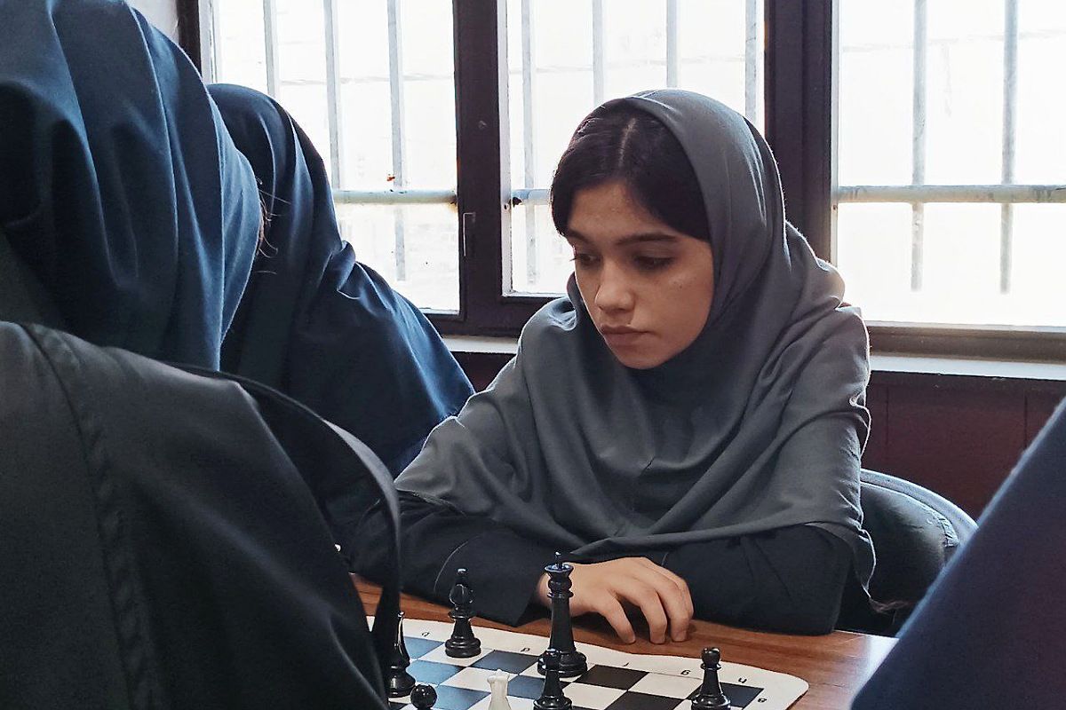 رقابت فکری دانش‌آموزان ورامینی در مسابقات شطرنج کانون هدایت