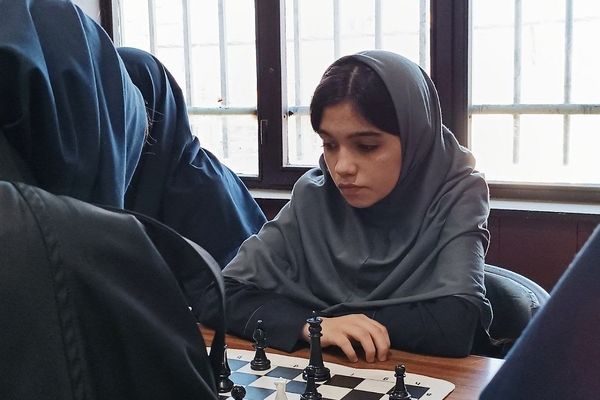 رقابت فکری دانش‌آموزان ورامینی در مسابقات شطرنج کانون هدایت