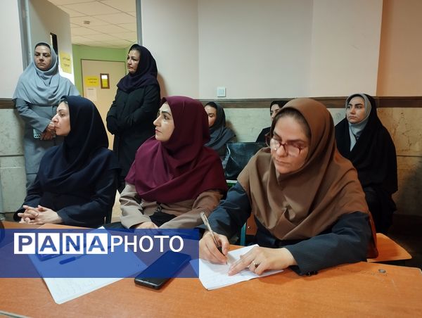 برگزاری اولین جلسه‌ اجتماعات یادگیری آموزگاران شهرستان ملارد در دبستان دخترانه حضرت زینب (س)
