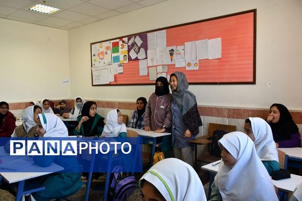 حضور نماینده کمیساریای عالی سازمان ملل در دبستان وحدت بیرجند 