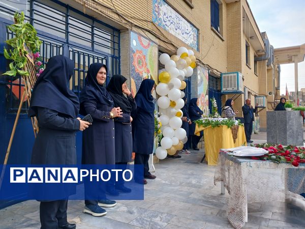 جشن سپاس معلم در هنرستان فنی حرفه‌ای بدیع ناحیه یک