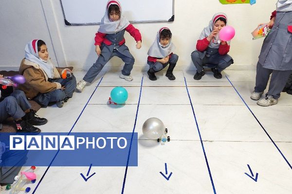 رقابت هیجان انگیز ماشین های بادکنکی در دبستان سارا شهرستان ملارد