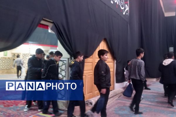 مراسم عزاداری هیئت‌های دانش‌آموزی مدارس پیشوا به مناسبت شهادت امامزاده جعفر(ع) در حرم مطهر آن حضرت