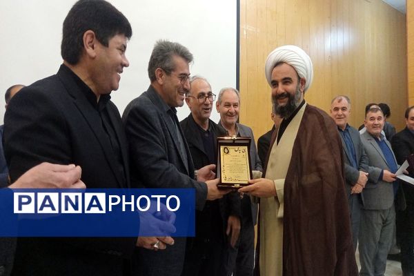 همایش تجلیل از رتبه‌های برتر کنکور در شهرستان مرزی پارس آباد مغان