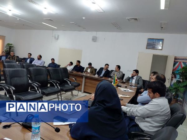 نشست هم‌اندیشی مشاوران جوان استاندار کرمان با گروهی از جوانان شهرستان بم 
