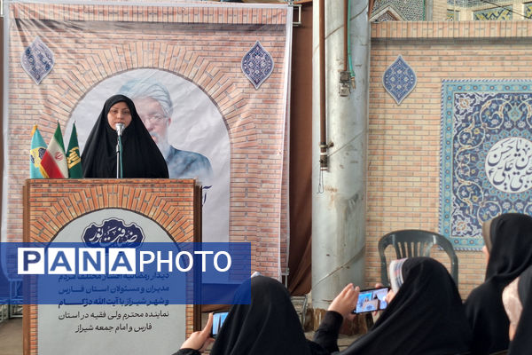 «ضیافت نور» دیدار رمضانی جمعی از بانوان شیراز ، با نماینده ولی فقیه در فارس