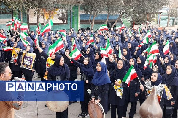 برگزاری جشن پرشور روز دانش آموز در دبیرستان شهدای هسته‌ای