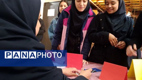 انتخابات شورای دانش آموزی در دبیرستان شاهد شهید حمامی ناحیه شش مشهد