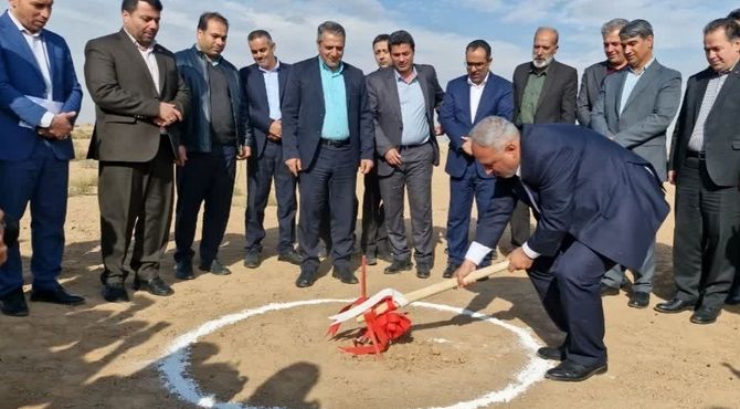 آیین کلنگ‌زنی هنرستان خیرساز هیأت‌امنایی در قرچک