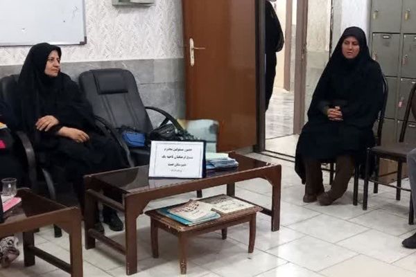 بازدید مسئول بسیج فرهنگیان ناحیه یک یزد از دبیرستان عفت