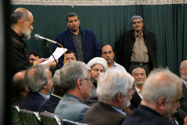 نشست صمیمی‌ دانش‌آموختگان دبیرستان امام رضا(ع) قم در هیات خادم الرضا(ع)