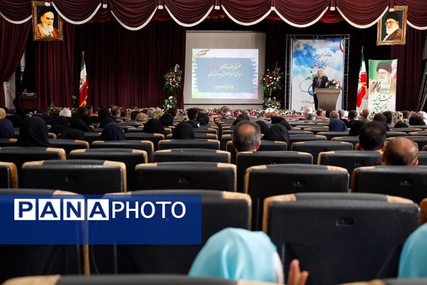 آیین گرامیداشت هفته پیوند اولیا و مربیان در آذربایجان‌غربی